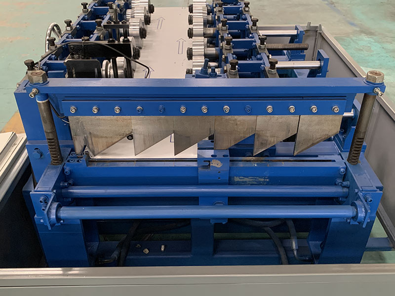 portable standing seam roofing machine