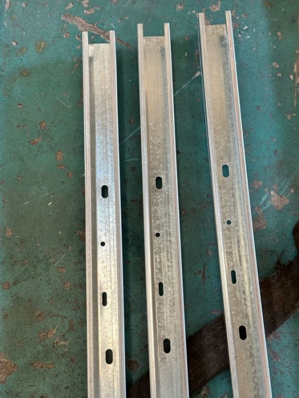 Máquina formadora de perfiles de quilla de correas y vigas C totalmente automática para fabricar marcos metálicos