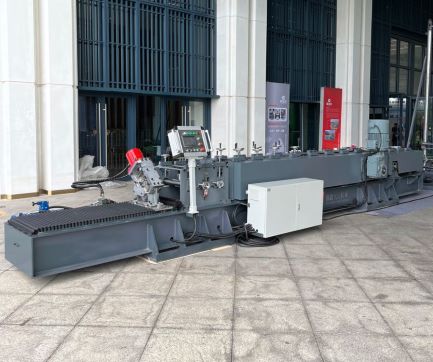 Máquina formadora de soportes fotovoltaicos