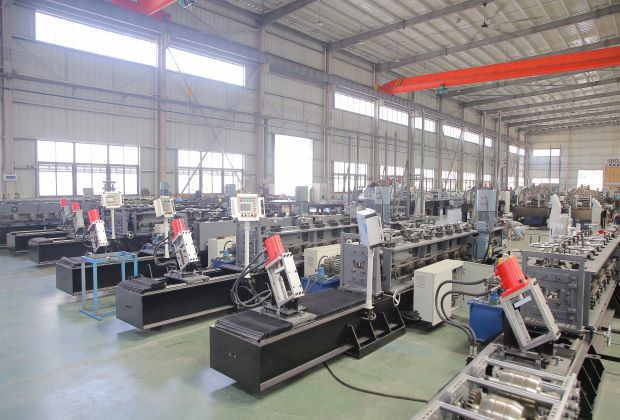 Miles de acres de fábrica para la producción personalizada de varios modelos.