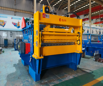 Máquina formadora de soportes fotovoltaicos