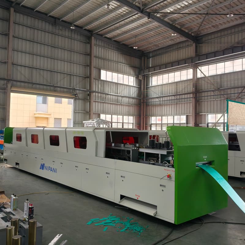 La máquina para la fabricación de estructuras de acero ligero completa las pruebas de fábrica.